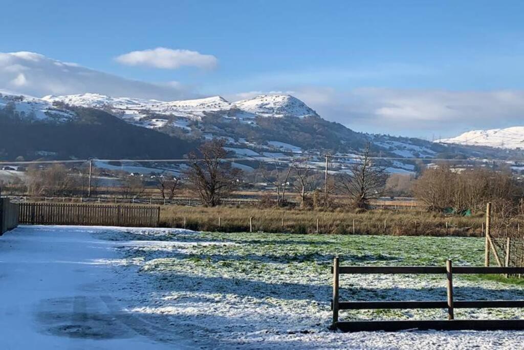 Semi Detached Cottage Snowdonia With Hot Tub Tal-y-Cafn Luaran gambar