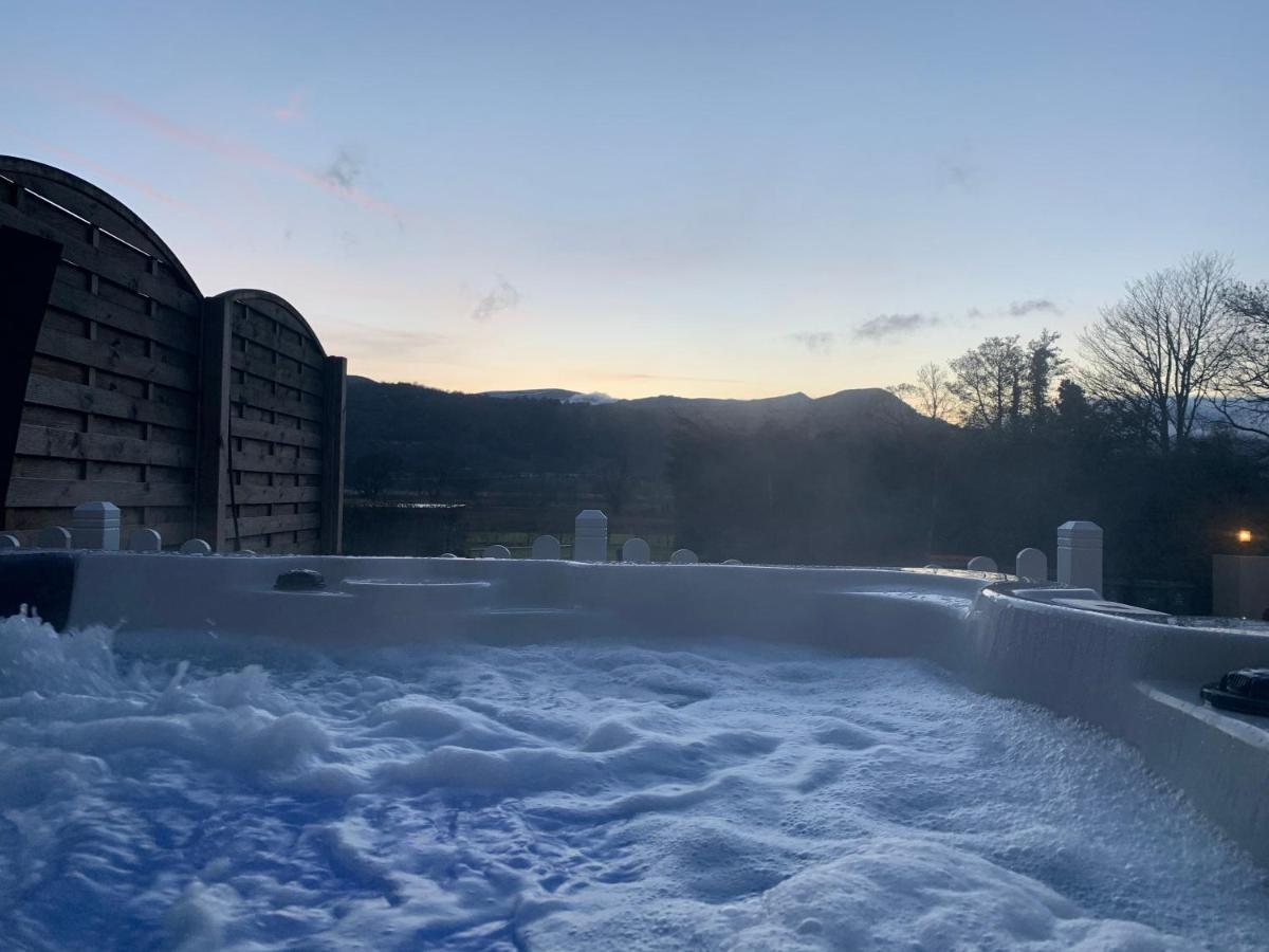 Semi Detached Cottage Snowdonia With Hot Tub Tal-y-Cafn Luaran gambar